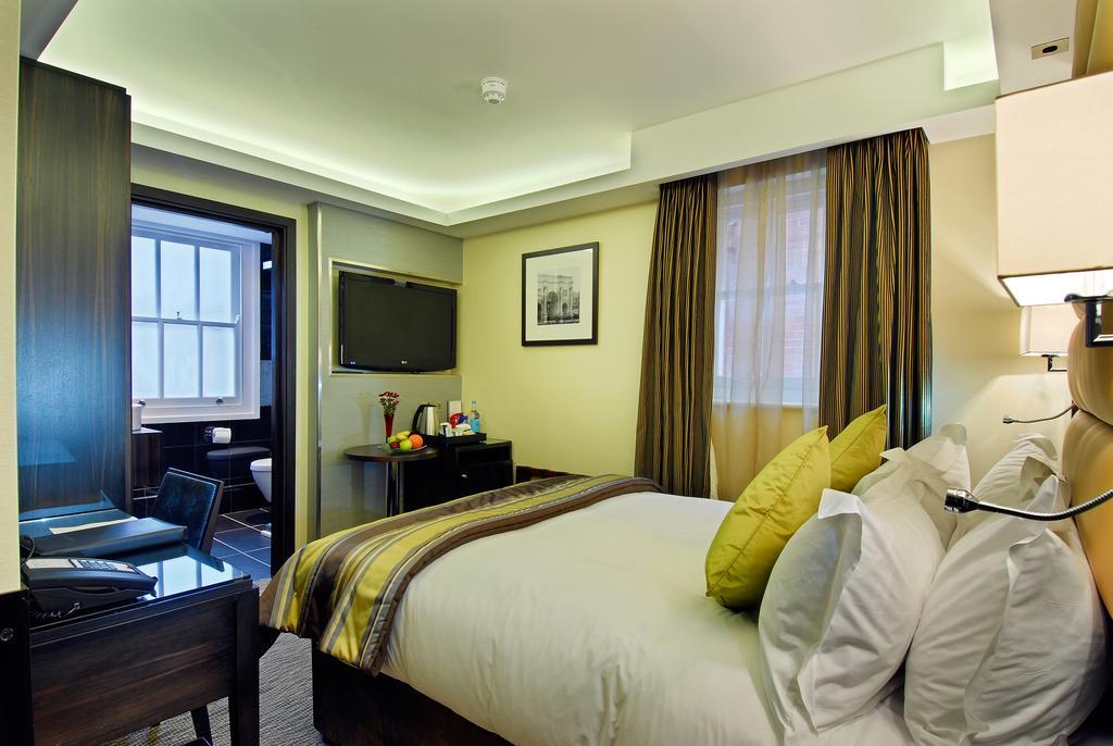 Park Grand Mayfair London Ngoại thất bức ảnh A room at the hotel