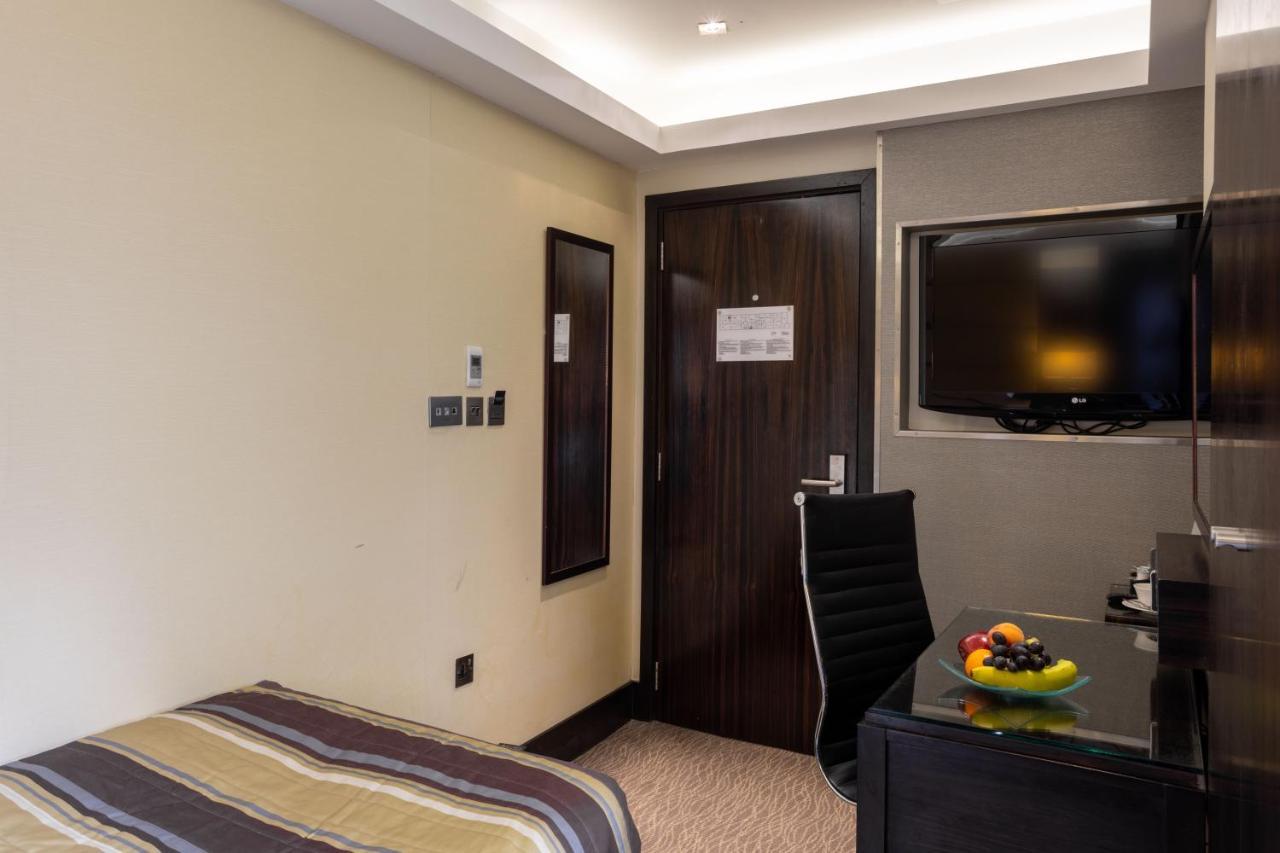 Park Grand Mayfair London Ngoại thất bức ảnh A room at the hotel