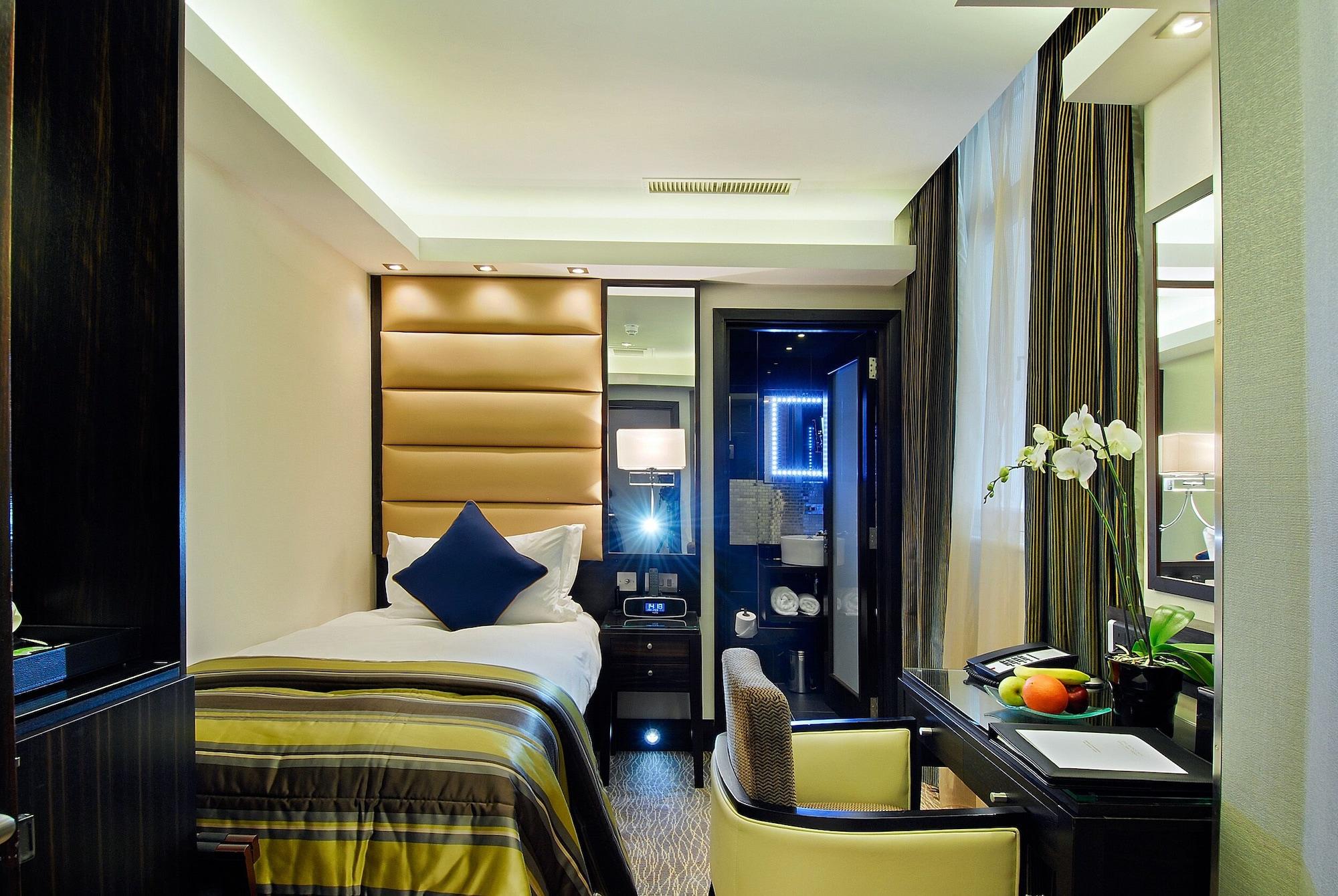 Park Grand Mayfair London Ngoại thất bức ảnh A room at the Mandarin Oriental, London