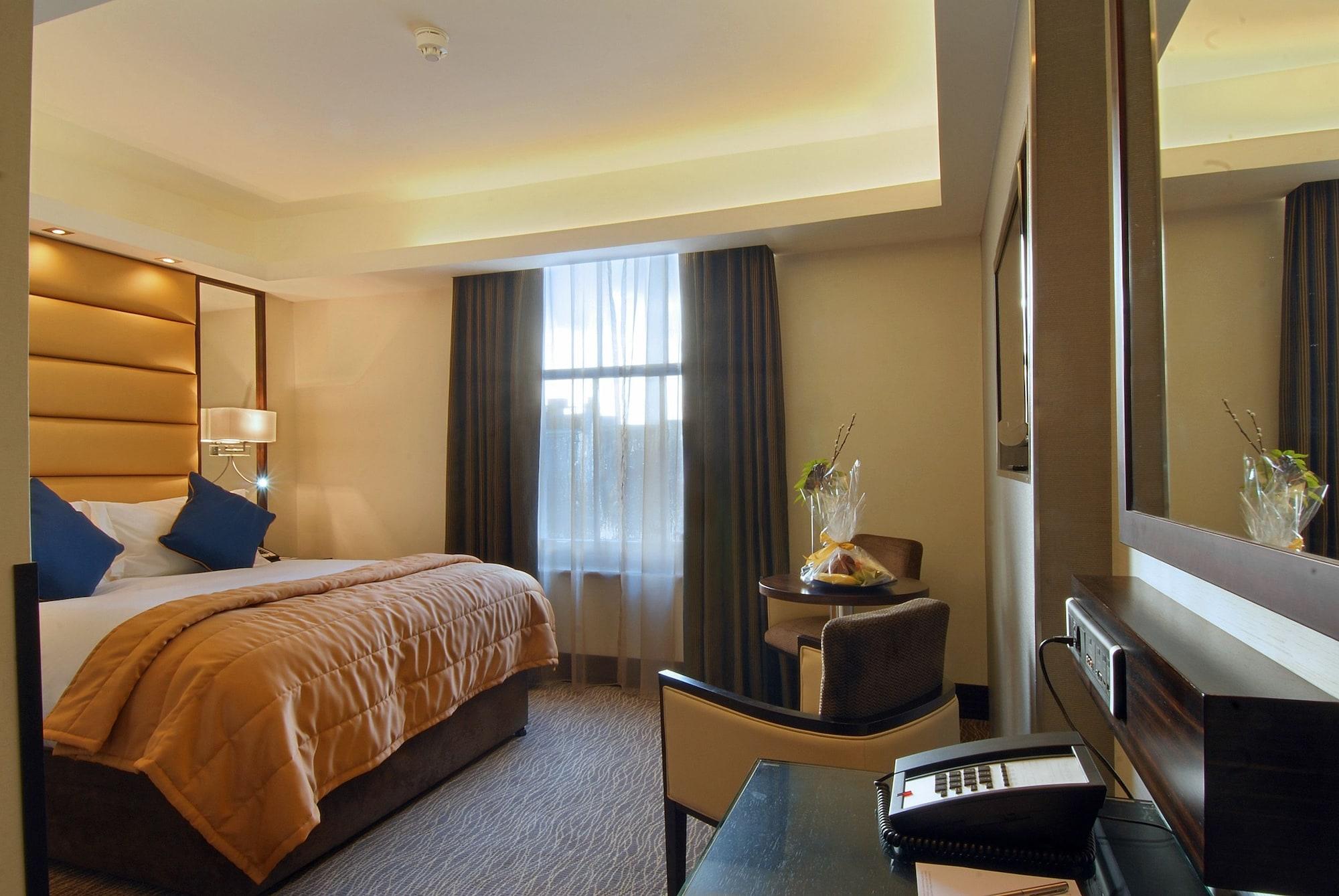 Park Grand Mayfair London Ngoại thất bức ảnh A room at the hotel