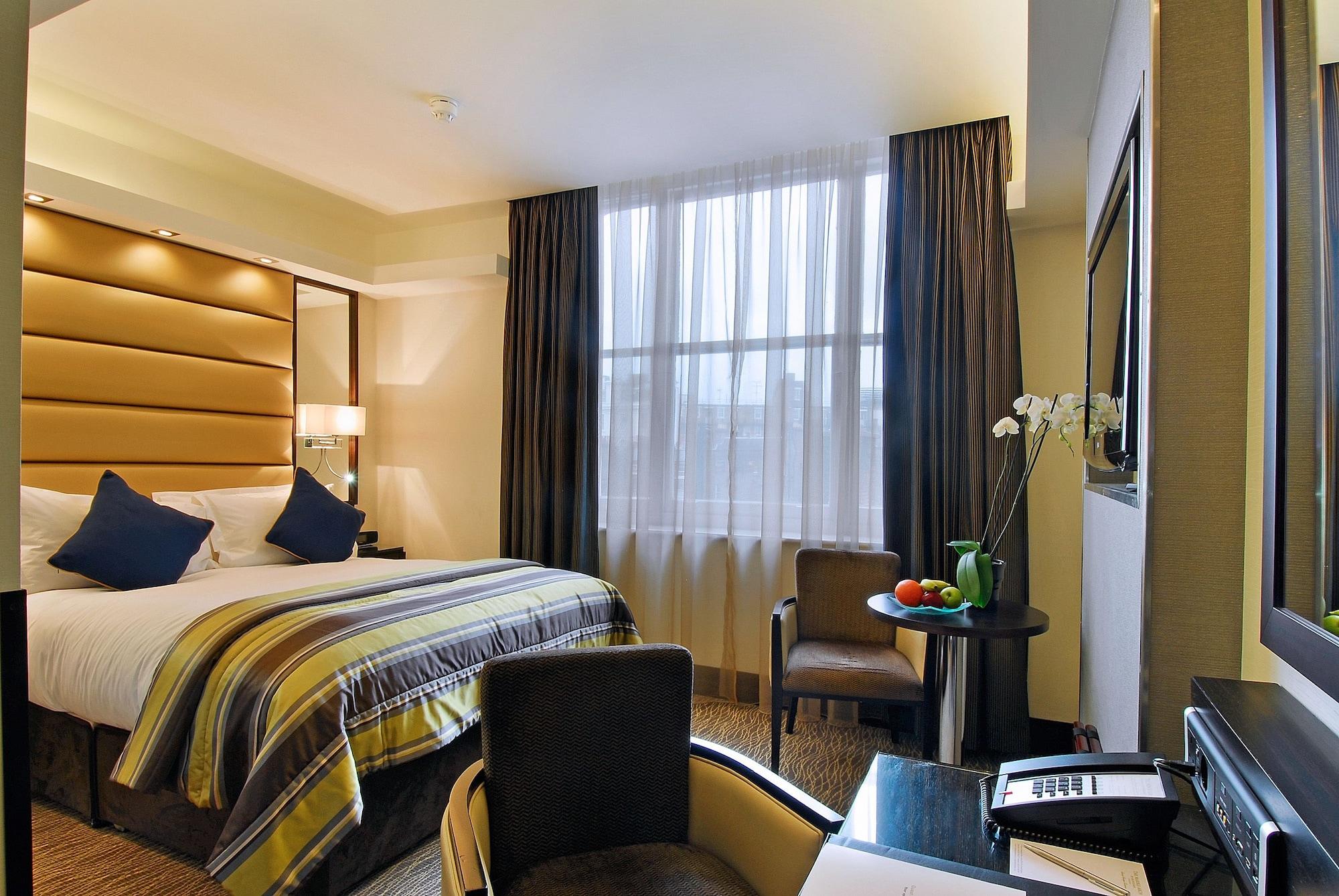 Park Grand Mayfair London Ngoại thất bức ảnh A room at the hotel