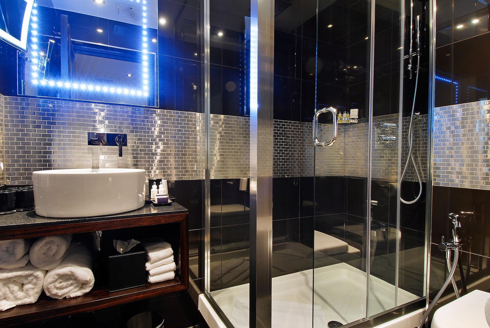 Park Grand Mayfair London Ngoại thất bức ảnh A shower cubicle