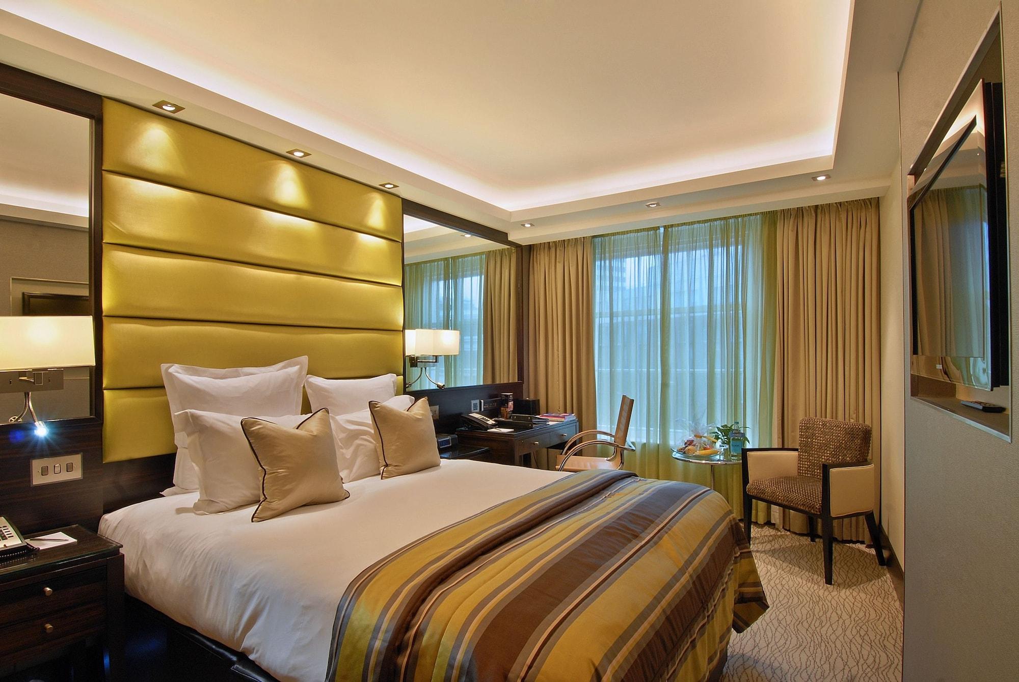 Park Grand Mayfair London Ngoại thất bức ảnh A bedroom at the InterContinental London The O2