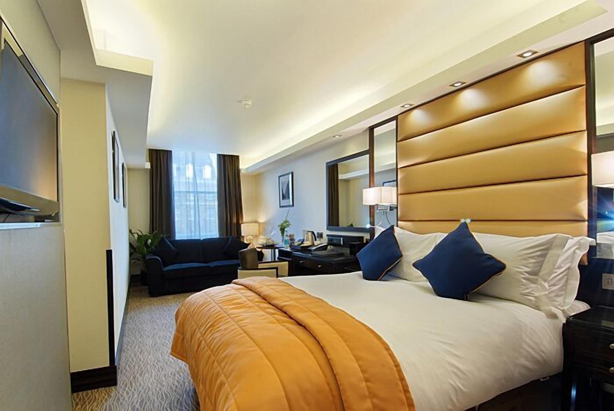 Park Grand Mayfair London Ngoại thất bức ảnh A suite at the hotel