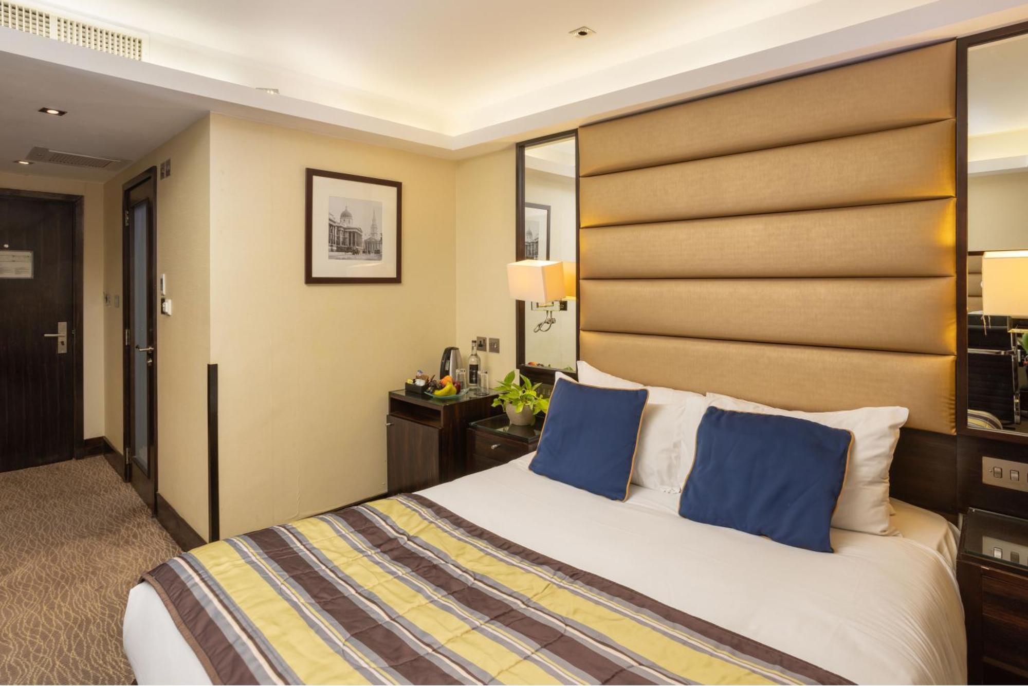 Park Grand Mayfair London Ngoại thất bức ảnh A room at the hotel