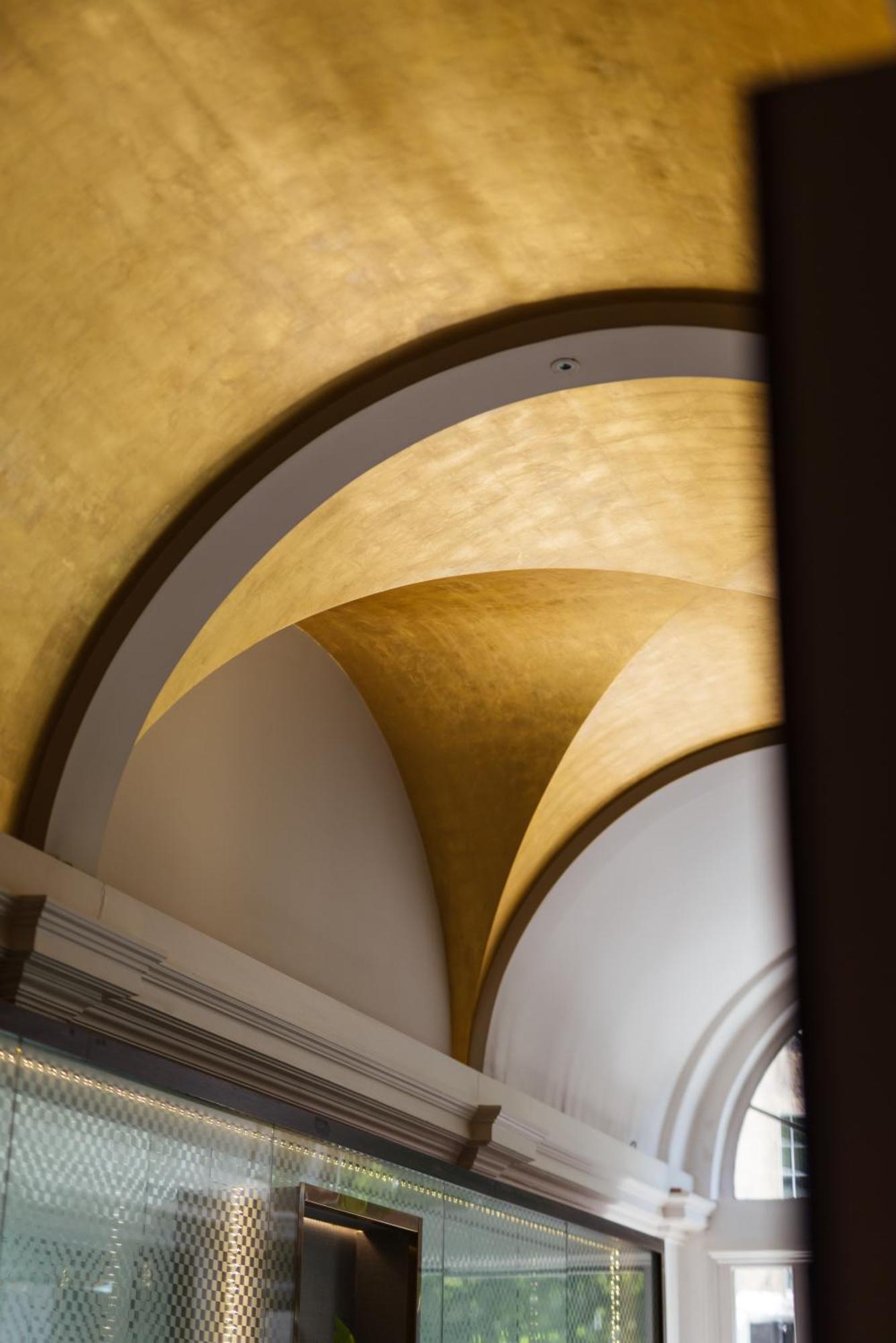 Park Grand Mayfair London Ngoại thất bức ảnh Gold leafing on a ceiling