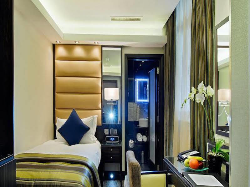 Park Grand Mayfair London Ngoại thất bức ảnh A room at the hotel