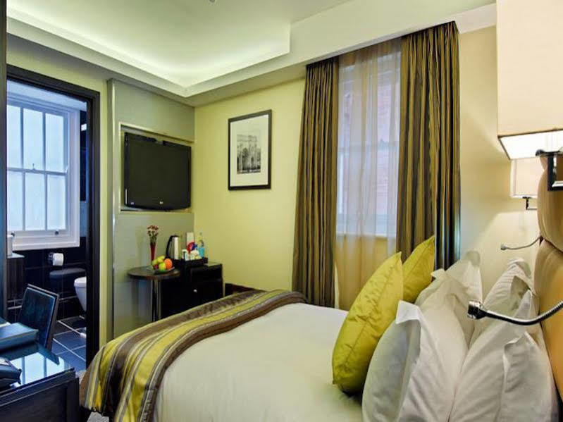Park Grand Mayfair London Ngoại thất bức ảnh A room at the hotel