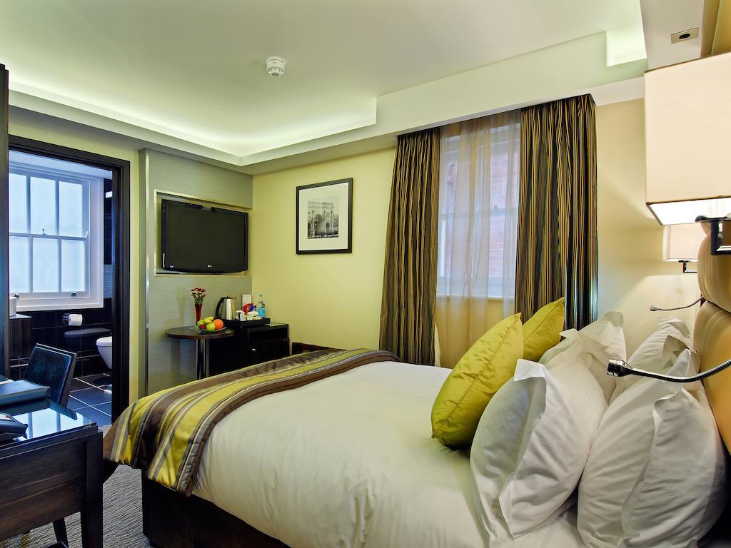 Park Grand Mayfair London Ngoại thất bức ảnh A bedroom at the hotel