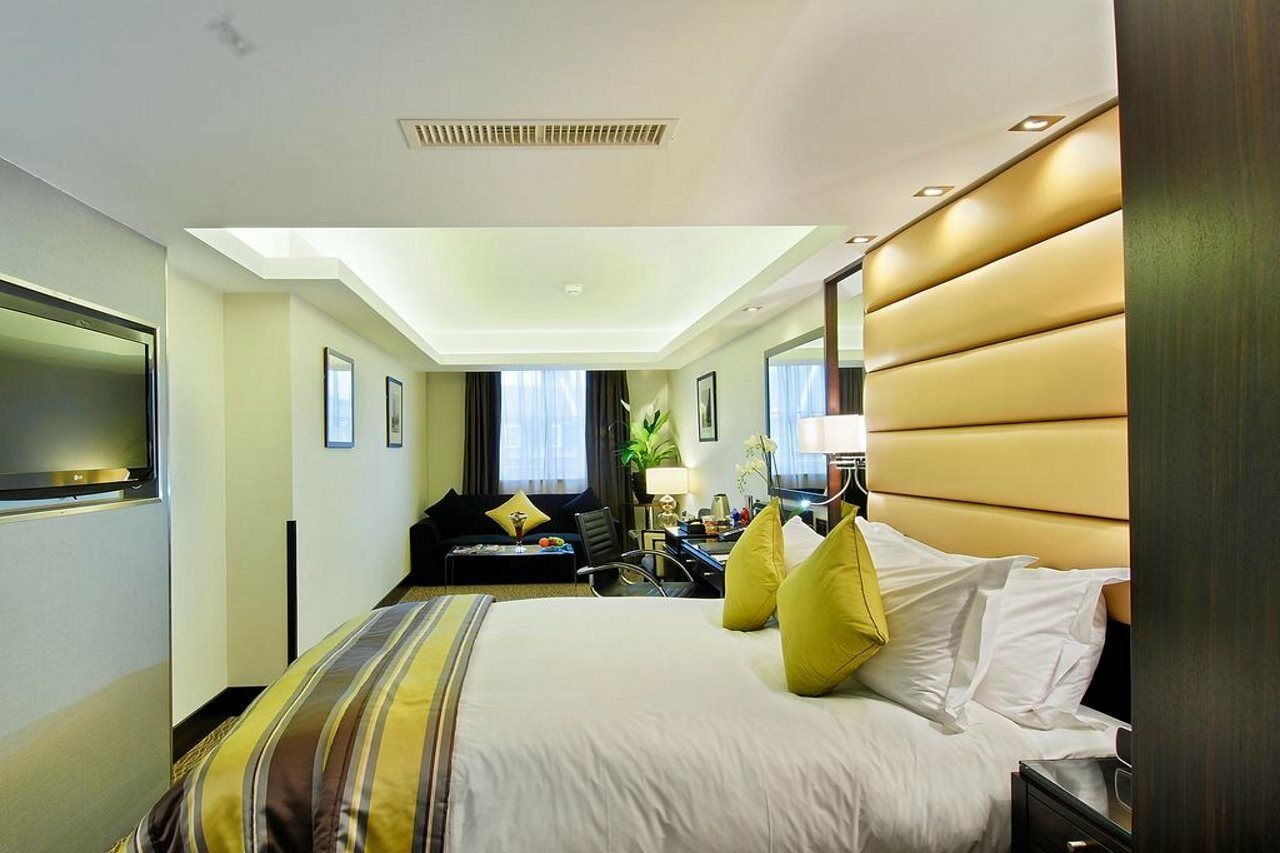 Park Grand Mayfair London Ngoại thất bức ảnh A suite at the hotel