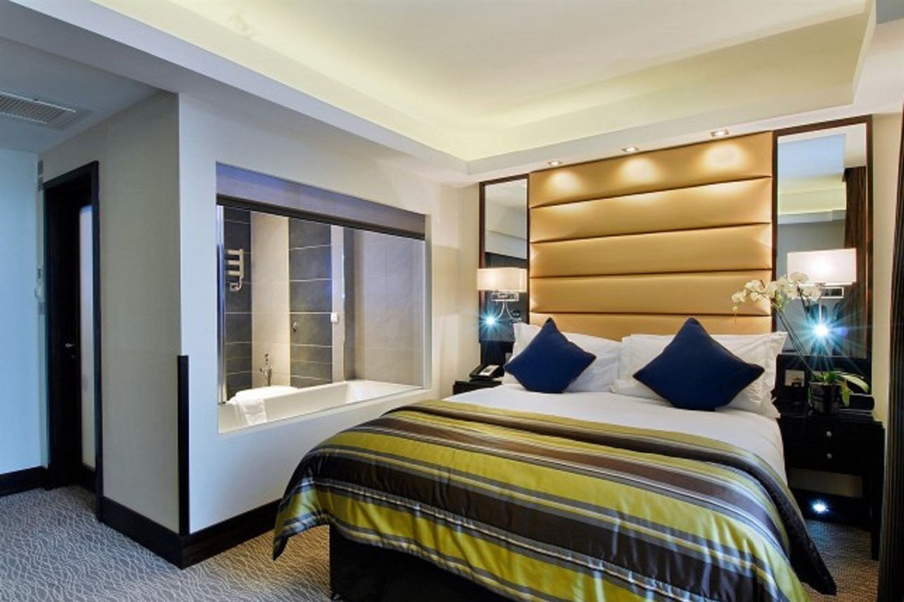 Park Grand Mayfair London Ngoại thất bức ảnh A bedroom at the InterContinental London The O2