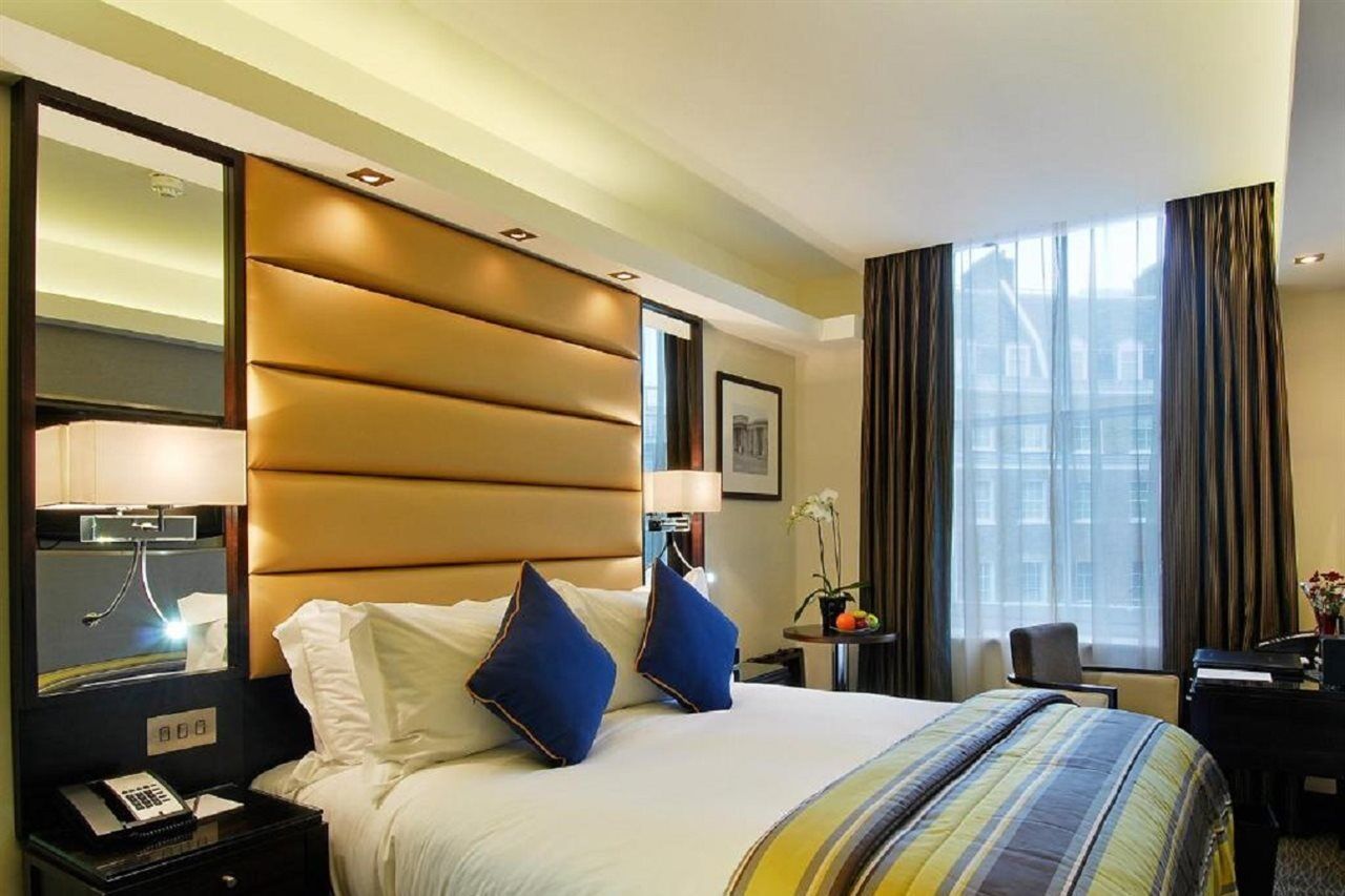 Park Grand Mayfair London Ngoại thất bức ảnh A bedroom at the hotel